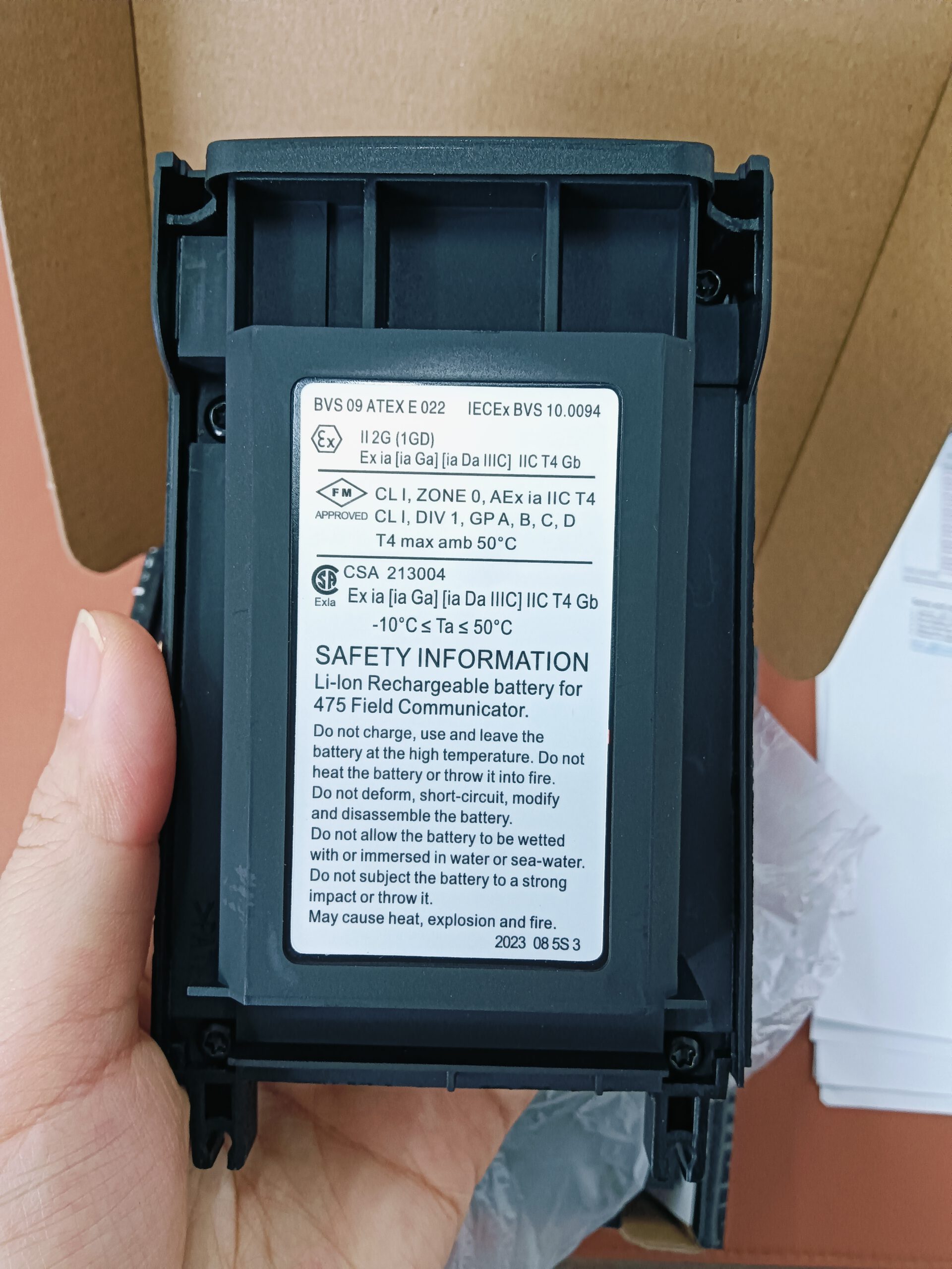 daf945b7c739d8a75406de888d7efd64 KINECH cung cấp Pin cho bộ giao tiếp cầm tay Emerson 475 Field Communicator – Model BVS 09 ATEX E 023